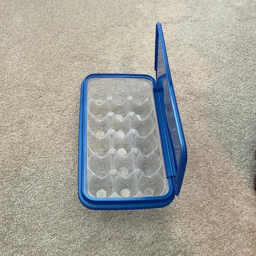 LocknLock 18-Egg Keeper w/ Flip Top Lid